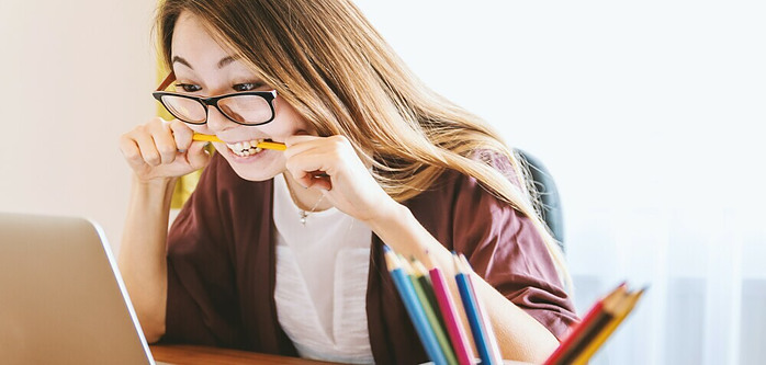 female entrepreneur starting reviewing the best ecommerce website platorm